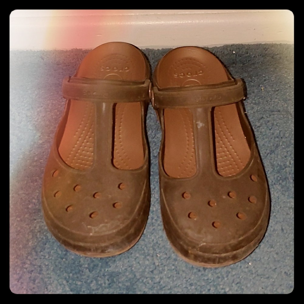 Crocs size 7